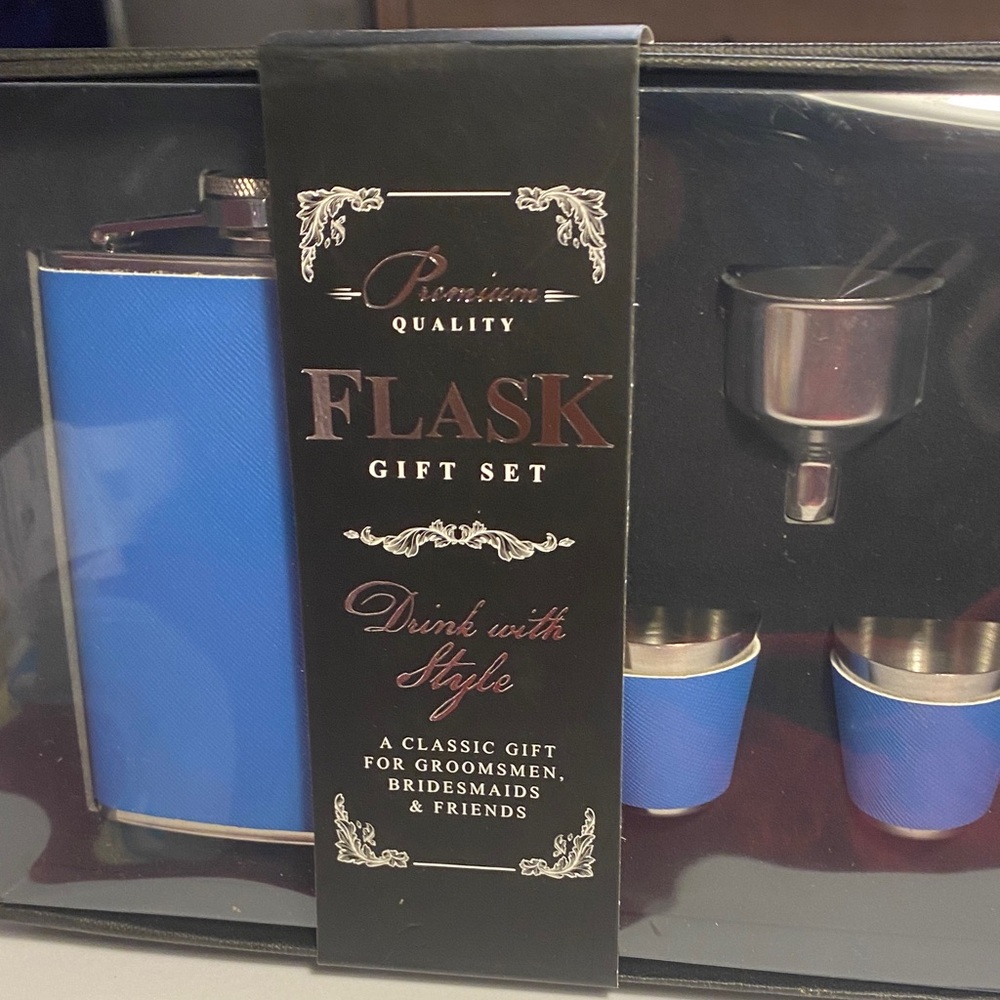 Stylish Blue Flask Gift Set